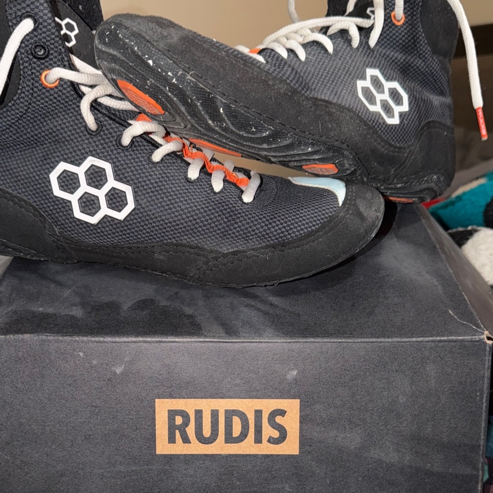 Rudis Men's Black and Orange Wrestling Sneakers